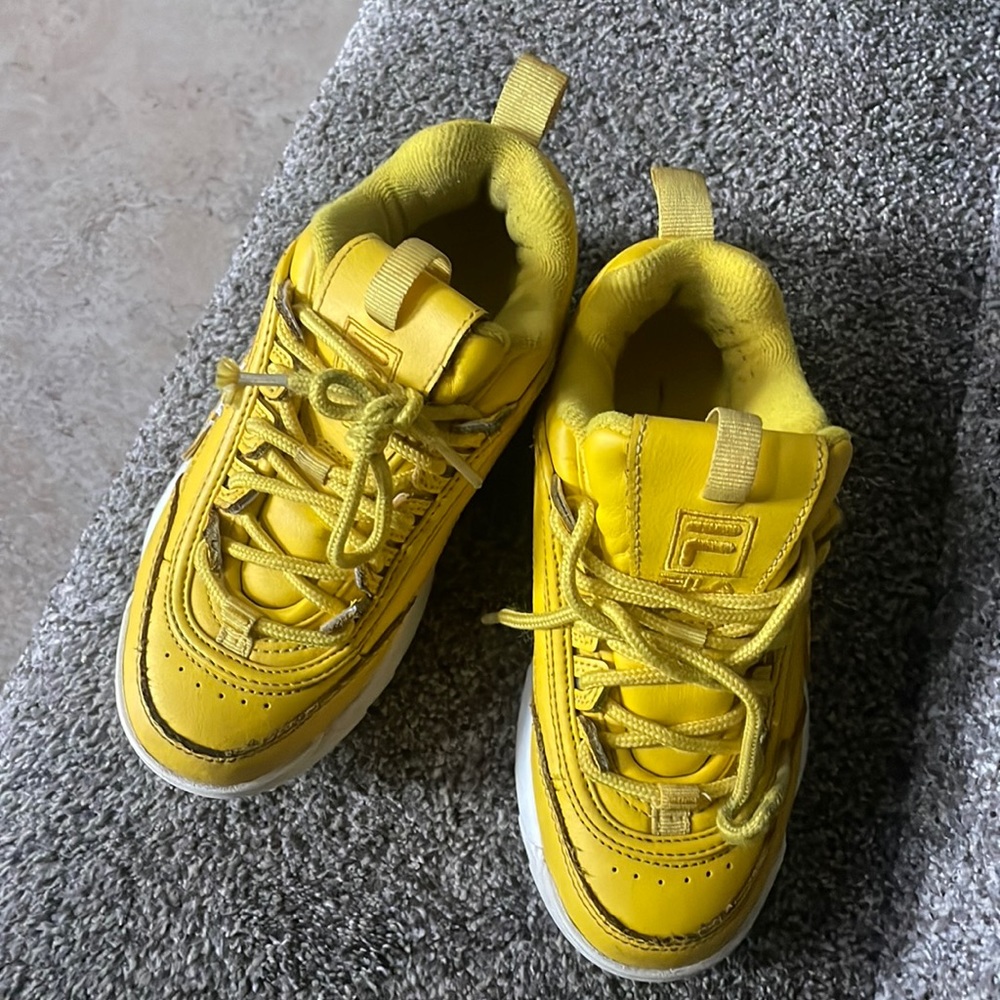 Fila sneaker shoes for girls